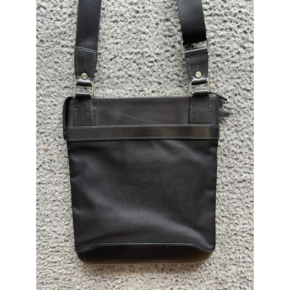 Tumi Nylon Leather Trim Flat Messenger‎ Crossbody Bag Black 24105D Unisex